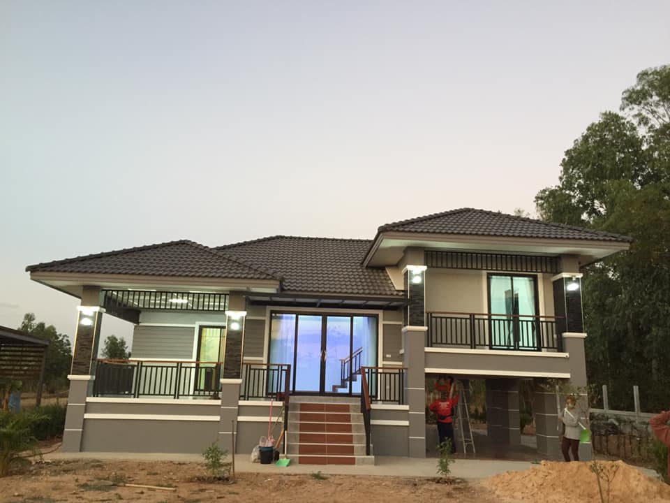 บ้านชั้นครึ่ง 162 ตรม.แบ่งฟังค์ชั่นเป็น 3 ห้องนอน 2 ห้องน้ำ 1 ห้องครัว 1 ห้องรับแขก 1 ระเบียงนั่งเล่นกว้างๆ  งบ 1.6 ล้าน