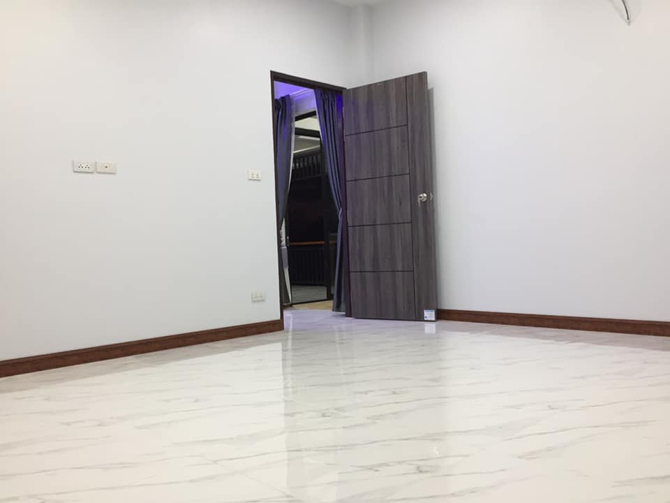 บ้านชั้นครึ่ง 162 ตรม.แบ่งฟังค์ชั่นเป็น 3 ห้องนอน 2 ห้องน้ำ 1 ห้องครัว 1 ห้องรับแขก 1 ระเบียงนั่งเล่นกว้างๆ  งบ 1.6 ล้าน