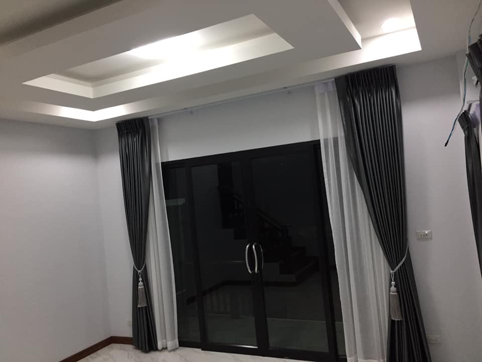 บ้านชั้นครึ่ง 162 ตรม.แบ่งฟังค์ชั่นเป็น 3 ห้องนอน 2 ห้องน้ำ 1 ห้องครัว 1 ห้องรับแขก 1 ระเบียงนั่งเล่นกว้างๆ  งบ 1.6 ล้าน