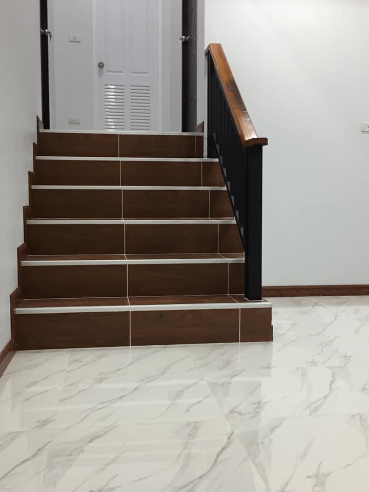 บ้านชั้นครึ่ง 162 ตรม.แบ่งฟังค์ชั่นเป็น 3 ห้องนอน 2 ห้องน้ำ 1 ห้องครัว 1 ห้องรับแขก 1 ระเบียงนั่งเล่นกว้างๆ  งบ 1.6 ล้าน