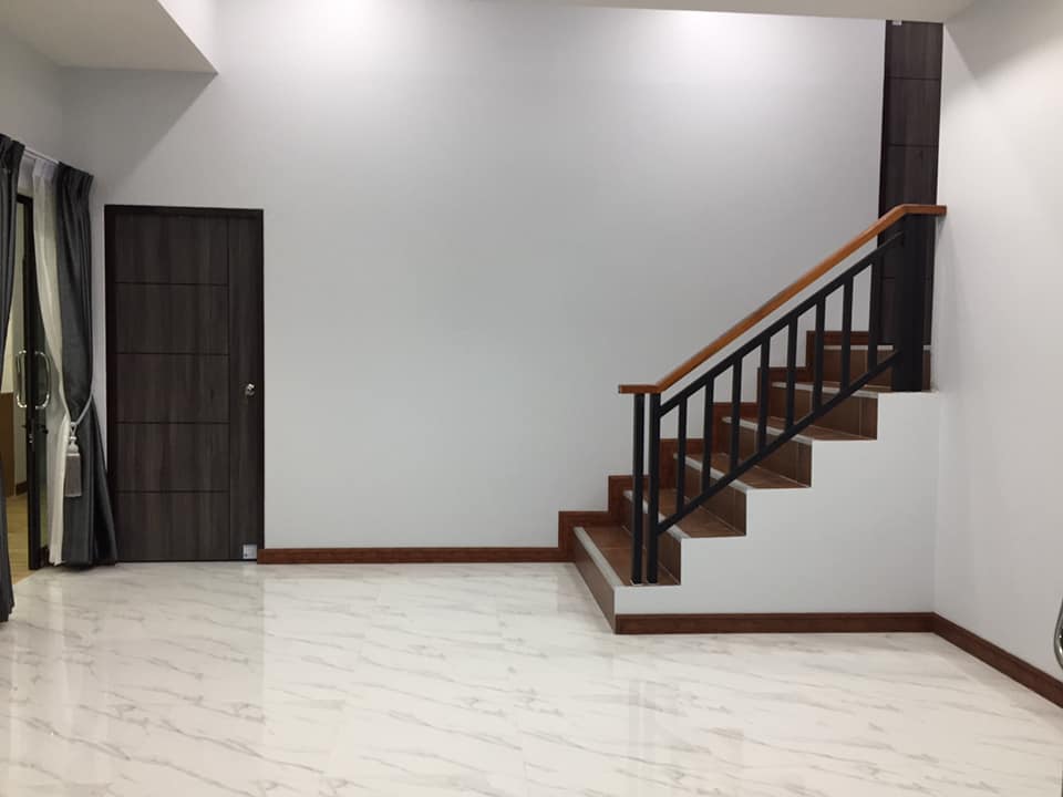 บ้านชั้นครึ่ง 162 ตรม.แบ่งฟังค์ชั่นเป็น 3 ห้องนอน 2 ห้องน้ำ 1 ห้องครัว 1 ห้องรับแขก 1 ระเบียงนั่งเล่นกว้างๆ  งบ 1.6 ล้าน