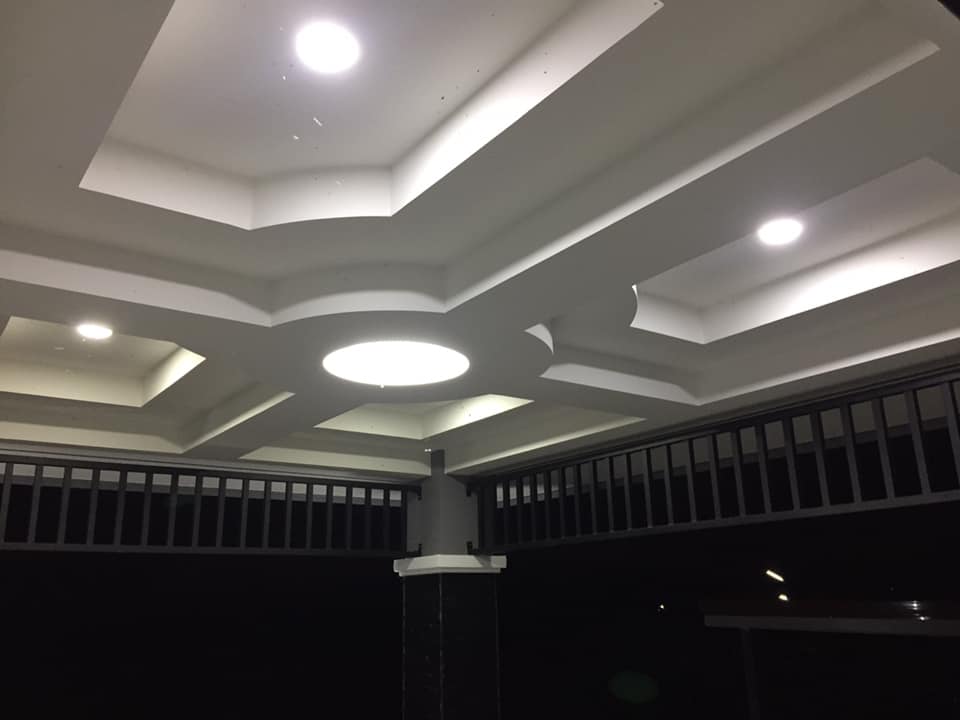 บ้านชั้นครึ่ง 162 ตรม.แบ่งฟังค์ชั่นเป็น 3 ห้องนอน 2 ห้องน้ำ 1 ห้องครัว 1 ห้องรับแขก 1 ระเบียงนั่งเล่นกว้างๆ  งบ 1.6 ล้าน