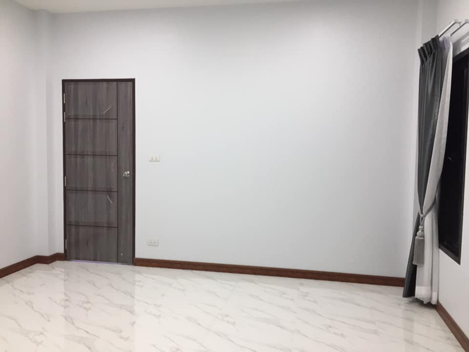 บ้านชั้นครึ่ง 162 ตรม.แบ่งฟังค์ชั่นเป็น 3 ห้องนอน 2 ห้องน้ำ 1 ห้องครัว 1 ห้องรับแขก 1 ระเบียงนั่งเล่นกว้างๆ  งบ 1.6 ล้าน