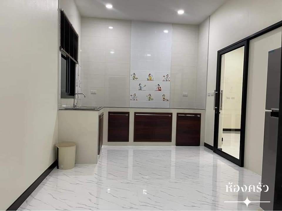 บ้านโมเดิร์นขนาด 3 ห้องนอน 2 ห้องน้ำ 1 ห้องครัว 1 ห้องซักล้าง และห้องโถงกว้างๆ
