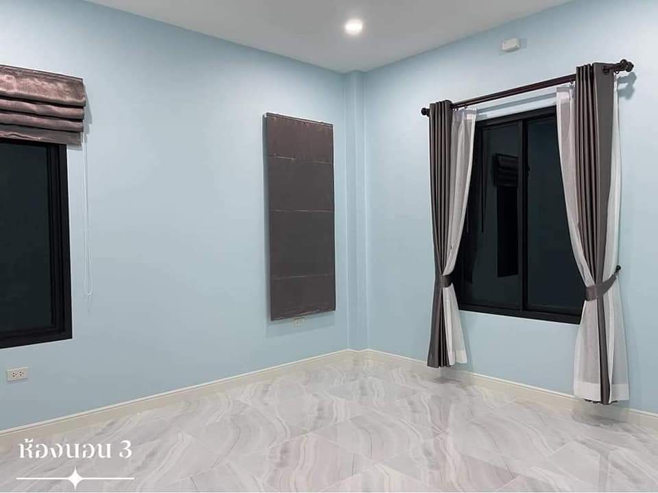 บ้านโมเดิร์นขนาด 3 ห้องนอน 2 ห้องน้ำ 1 ห้องครัว 1 ห้องซักล้าง และห้องโถงกว้างๆ