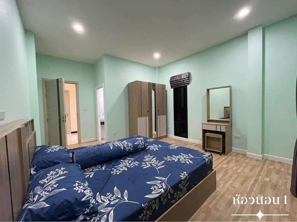 บ้านโมเดิร์นขนาด 3 ห้องนอน 2 ห้องน้ำ 1 ห้องครัว 1 ห้องซักล้าง และห้องโถงกว้างๆ