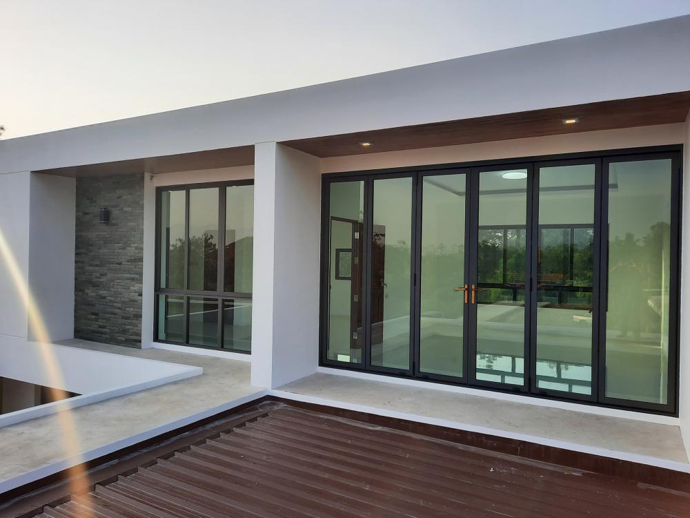 บ้านทรงกล่อง 2 ชั้น งบ 2.9 ล้านบาท