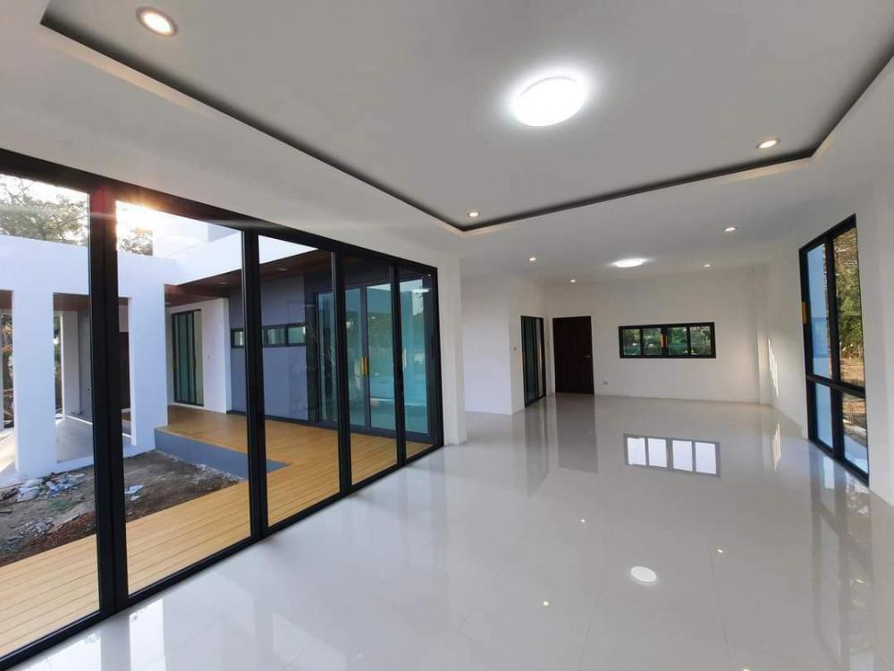 บ้านทรงกล่อง 2 ชั้น งบ 2.9 ล้านบาท