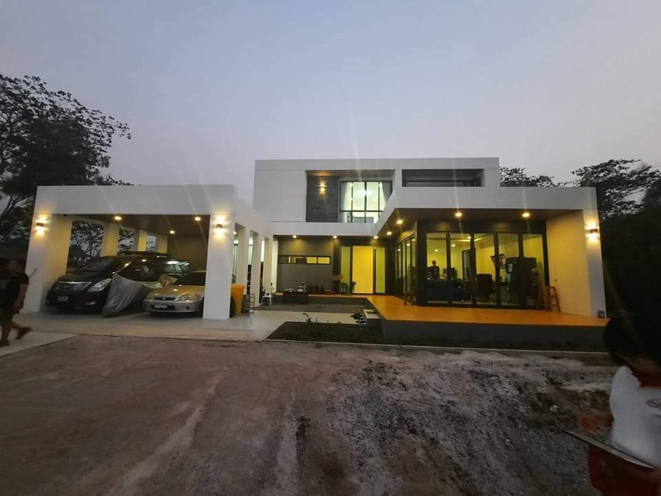 บ้านทรงกล่อง 2 ชั้น งบ 2.9 ล้านบาท