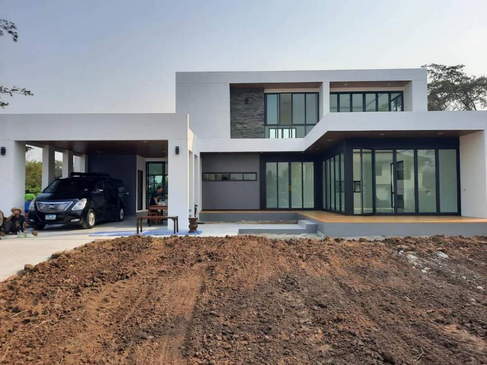 บ้านทรงกล่อง 2 ชั้น งบ 2.9 ล้านบาท