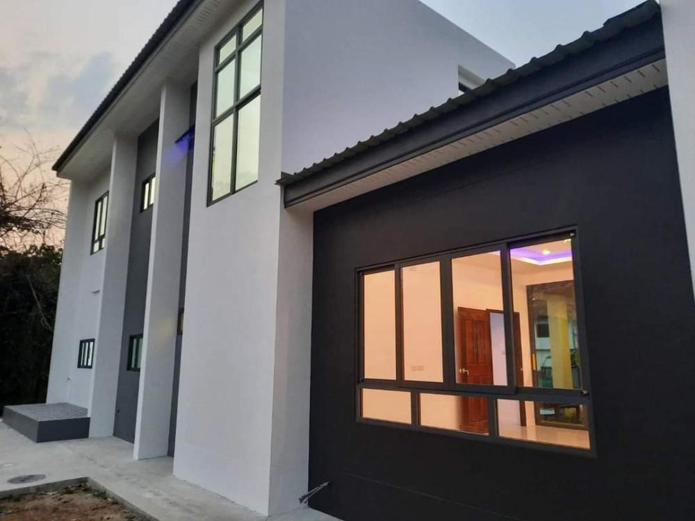 บ้านทรงกล่อง 2 ชั้น งบ 2.9 ล้านบาท