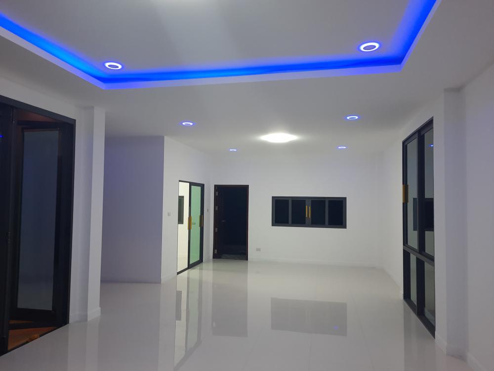 บ้านทรงกล่อง 2 ชั้น งบ 2.9 ล้านบาท