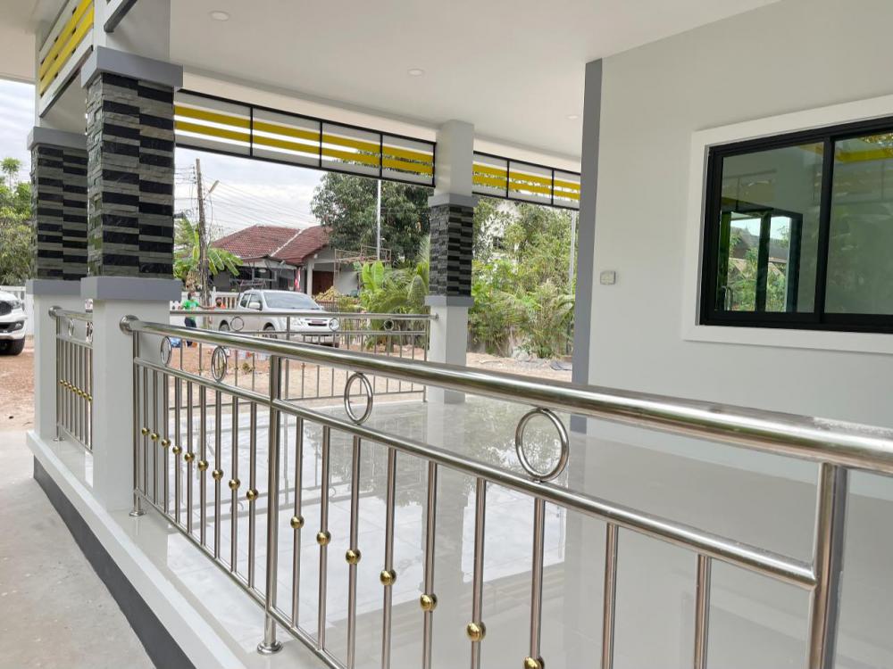 บ้านทรงโมเดิร์น 2 ห้องนอน 2 ห้องน้ำ 1 ห้องรับแขก 1 ห้องครัว งบ 7 แสนบาท