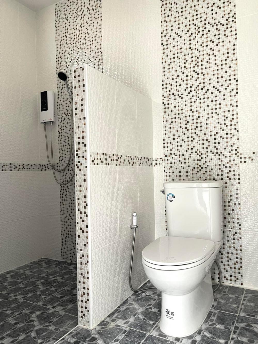 บ้านทรงโมเดิร์น 2 ห้องนอน 2 ห้องน้ำ 1 ห้องรับแขก 1 ห้องครัว งบ 7 แสนบาท