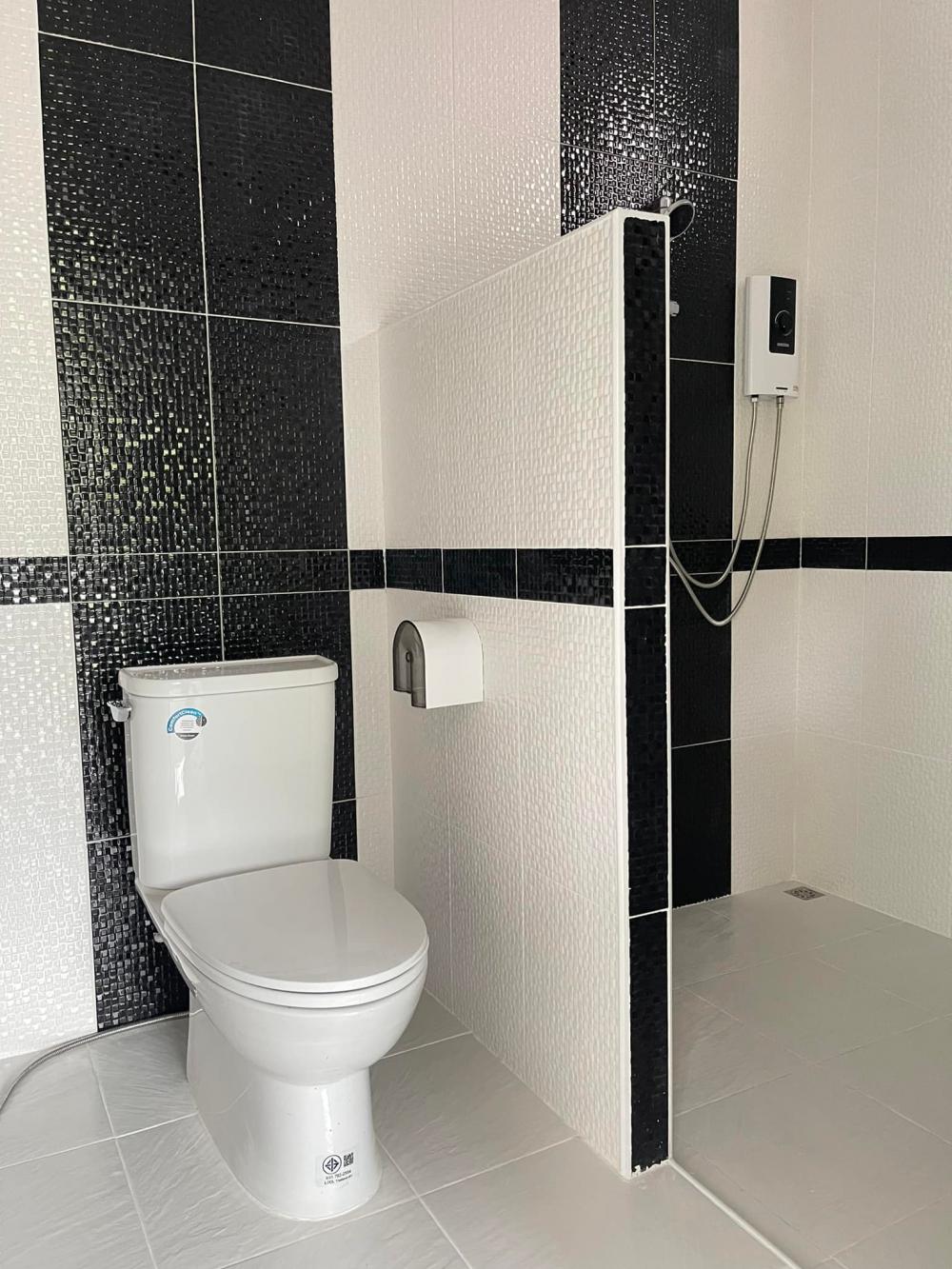 บ้านทรงโมเดิร์น 2 ห้องนอน 2 ห้องน้ำ 1 ห้องรับแขก 1 ห้องครัว งบ 7 แสนบาท