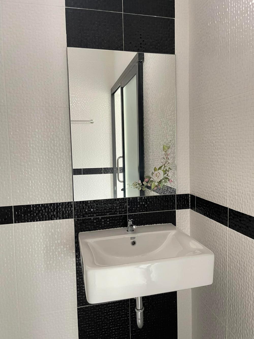 บ้านทรงโมเดิร์น 2 ห้องนอน 2 ห้องน้ำ 1 ห้องรับแขก 1 ห้องครัว งบ 7 แสนบาท