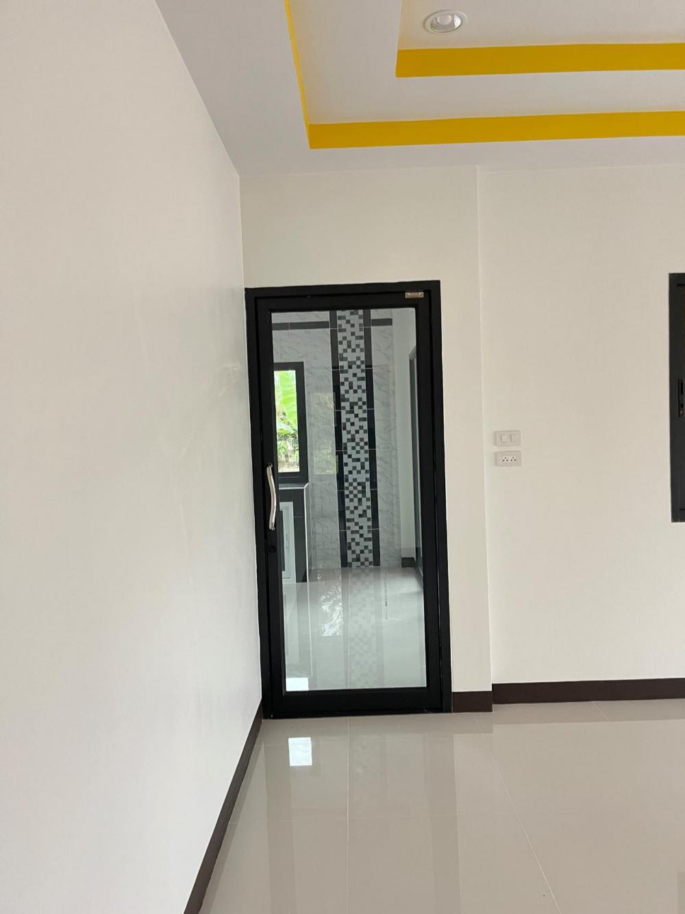 บ้านทรงโมเดิร์น 2 ห้องนอน 2 ห้องน้ำ 1 ห้องรับแขก 1 ห้องครัว งบ 7 แสนบาท