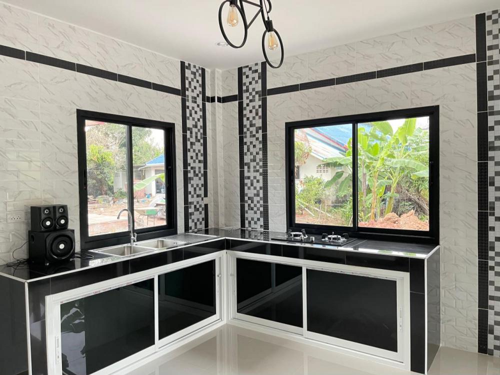 บ้านทรงโมเดิร์น 2 ห้องนอน 2 ห้องน้ำ 1 ห้องรับแขก 1 ห้องครัว งบ 7 แสนบาท