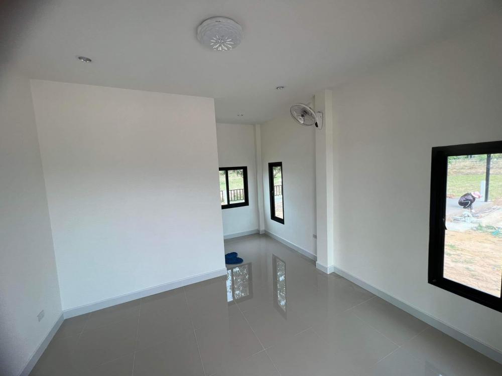 บ้านทรงปั้นหยา 3 ห้องนอน 3 ห้องน้ำ และห้องอื่นๆ งบ 1.8 ล้าน ขนาด 185 ตร.ม.