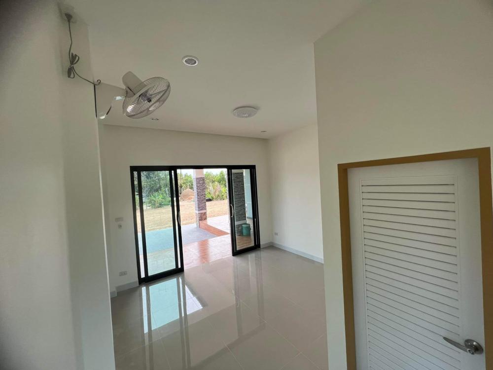 บ้านทรงปั้นหยา 3 ห้องนอน 3 ห้องน้ำ และห้องอื่นๆ งบ 1.8 ล้าน ขนาด 185 ตร.ม.