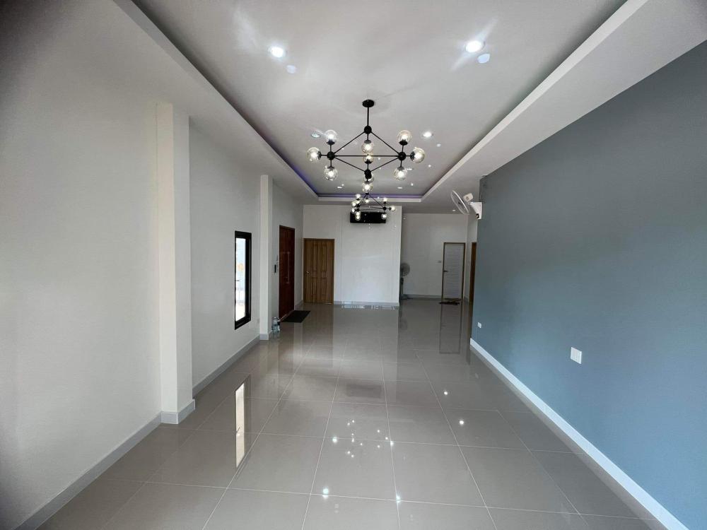 บ้านทรงปั้นหยา 3 ห้องนอน 3 ห้องน้ำ และห้องอื่นๆ งบ 1.8 ล้าน ขนาด 185 ตร.ม.