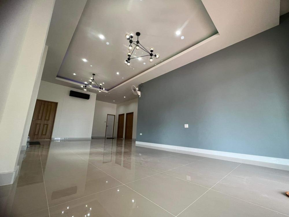 บ้านทรงปั้นหยา 3 ห้องนอน 3 ห้องน้ำ และห้องอื่นๆ งบ 1.8 ล้าน ขนาด 185 ตร.ม.