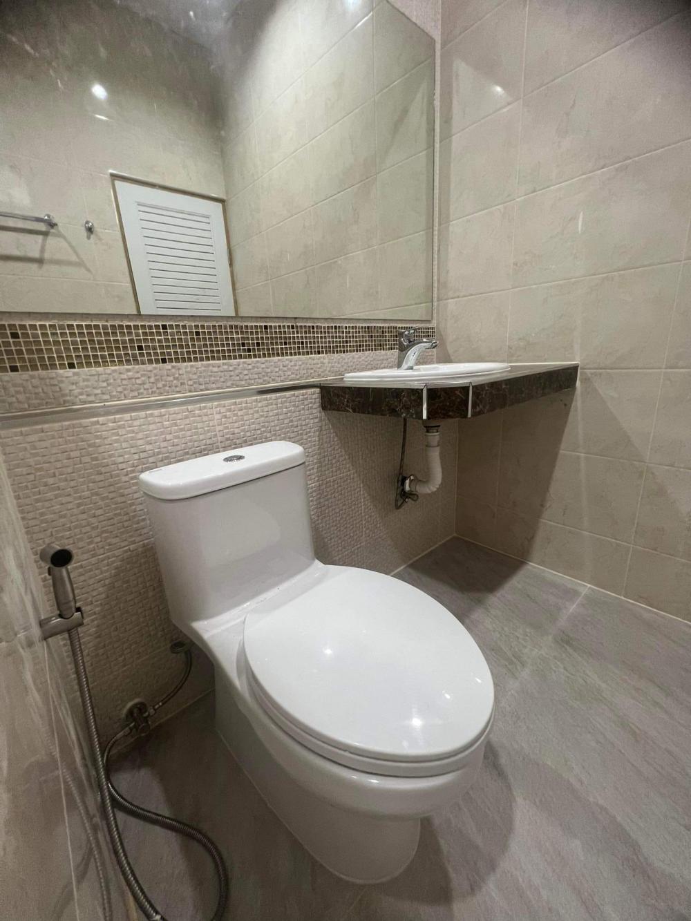 บ้านทรงปั้นหยา 3 ห้องนอน 3 ห้องน้ำ และห้องอื่นๆ งบ 1.8 ล้าน ขนาด 185 ตร.ม.