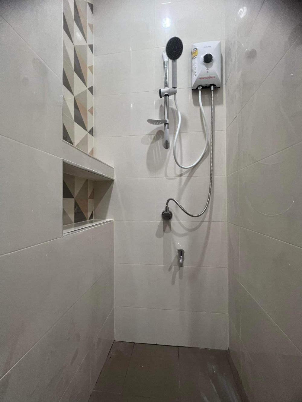 บ้านทรงปั้นหยา 3 ห้องนอน 3 ห้องน้ำ และห้องอื่นๆ งบ 1.8 ล้าน ขนาด 185 ตร.ม.