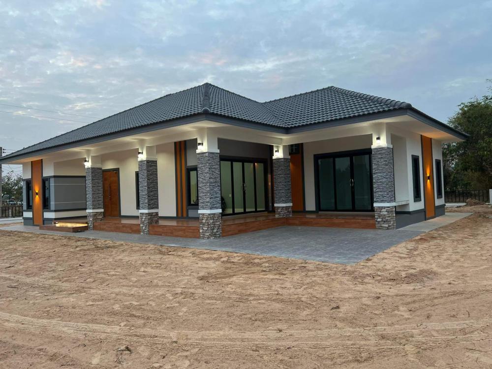 บ้านทรงปั้นหยา 3 ห้องนอน 3 ห้องน้ำ และห้องอื่นๆ งบ 1.8 ล้าน ขนาด 185 ตร.ม.