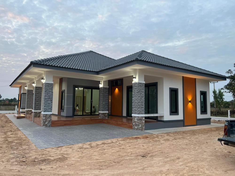 บ้านทรงปั้นหยา 3 ห้องนอน 3 ห้องน้ำ และห้องอื่นๆ งบ 1.8 ล้าน ขนาด 185 ตร.ม.