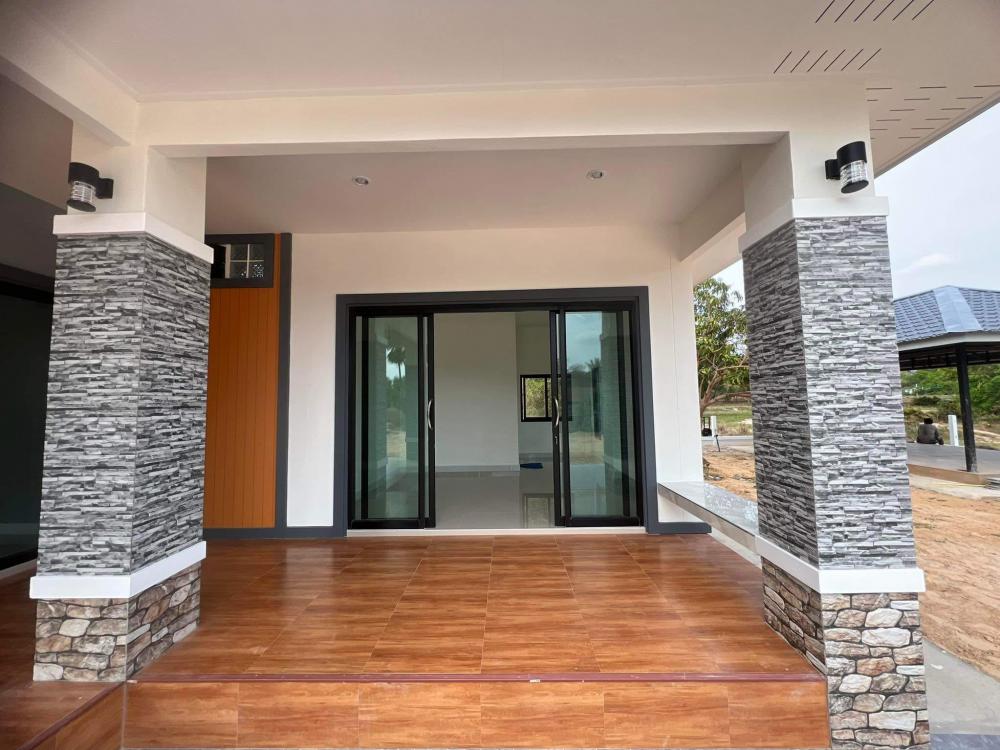 บ้านทรงปั้นหยา 3 ห้องนอน 3 ห้องน้ำ และห้องอื่นๆ งบ 1.8 ล้าน ขนาด 185 ตร.ม.