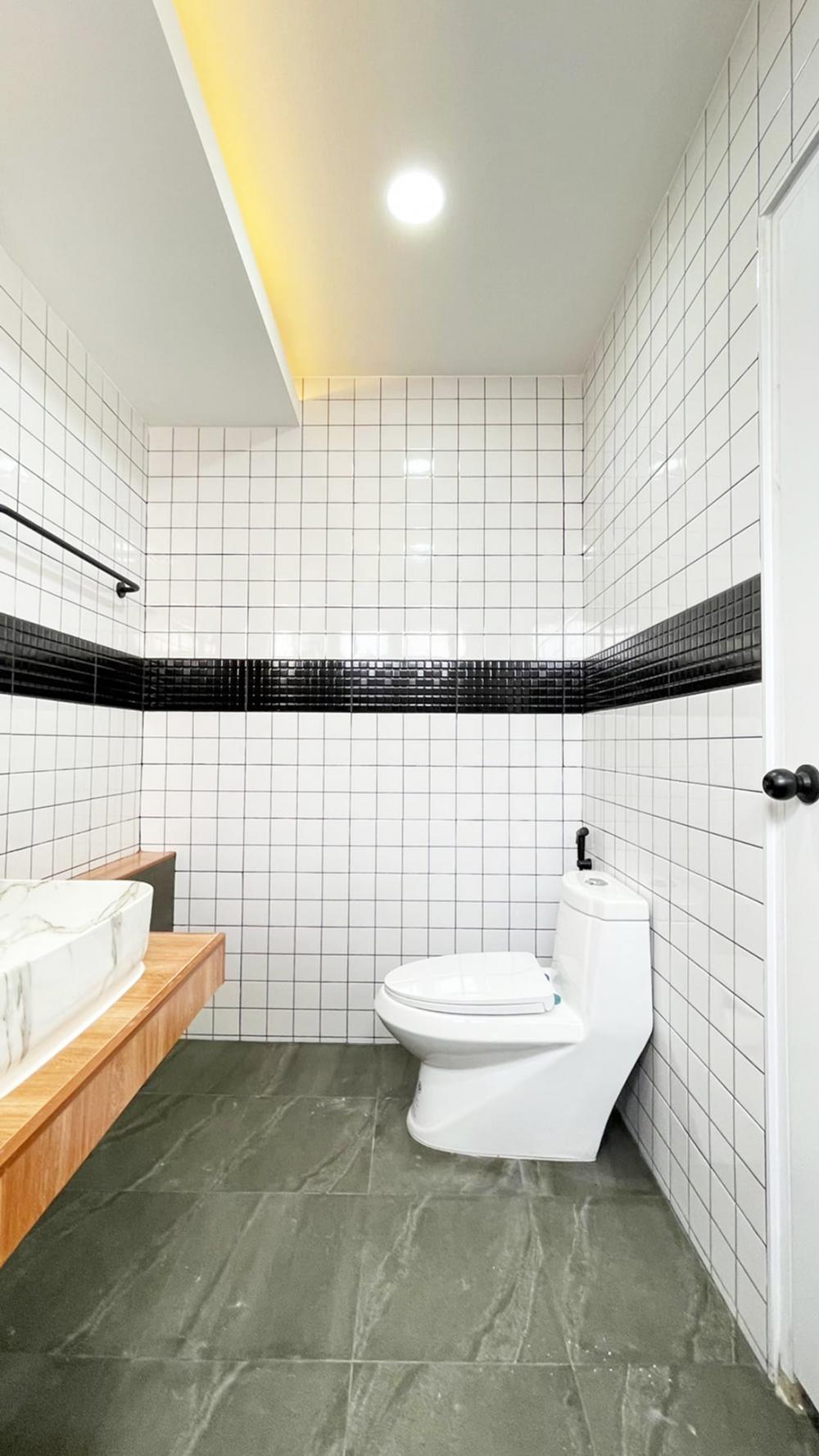 รีโนเวทบ้านเก่าให้กลายเป็นบ้านสไตล์ มินิมอล-มูจิ