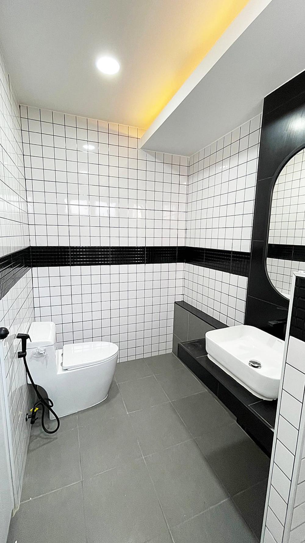 รีโนเวทบ้านเก่าให้กลายเป็นบ้านสไตล์ มินิมอล-มูจิ