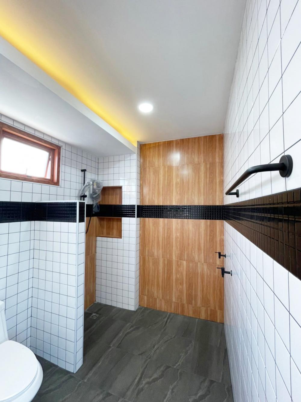 รีโนเวทบ้านเก่าให้กลายเป็นบ้านสไตล์ มินิมอล-มูจิ