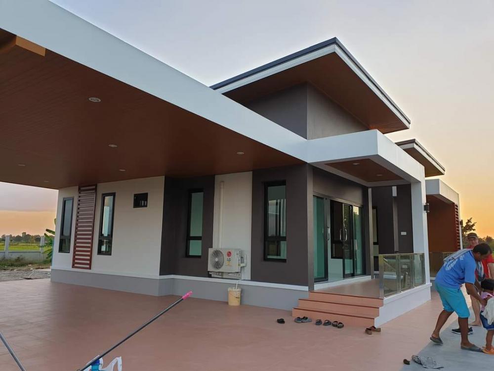 บ้านโมเดิร์นกลิ่นอายมินิมอล 3 ห้องนอน พร้อมที่จอดรถ 1.5 ล้านบาท