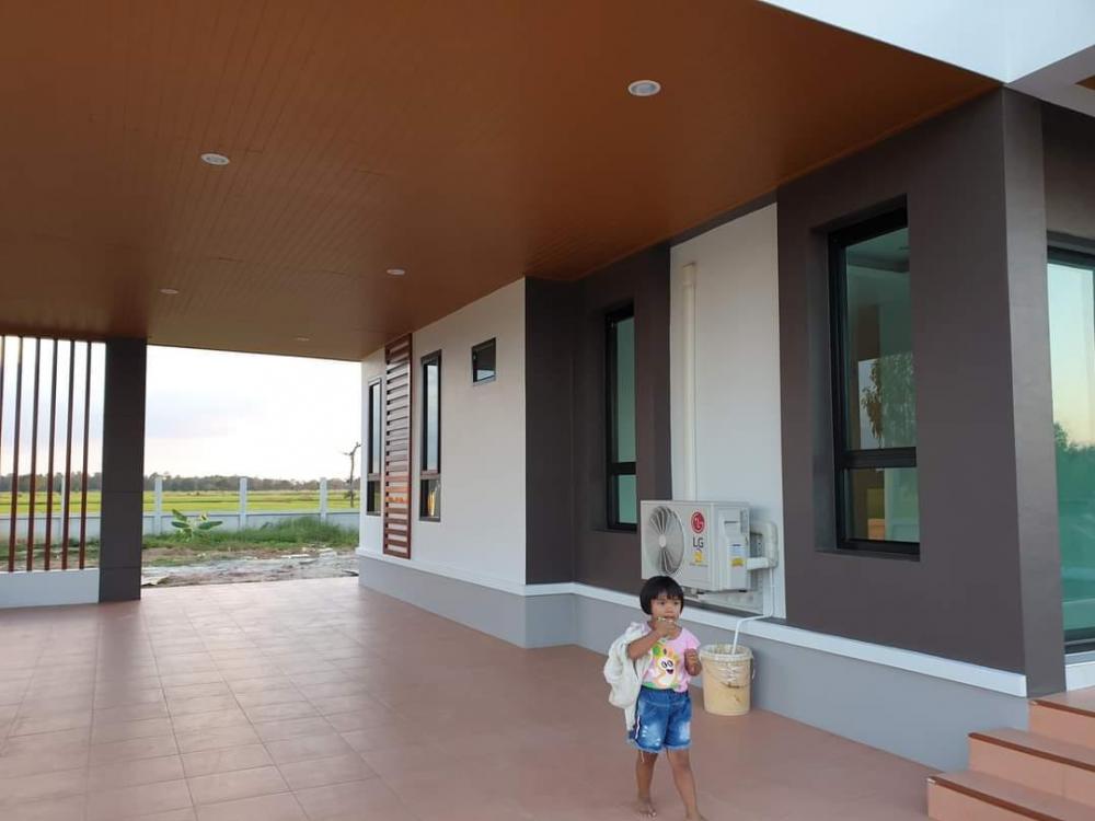 บ้านโมเดิร์นกลิ่นอายมินิมอล 3 ห้องนอน พร้อมที่จอดรถ 1.5 ล้านบาท