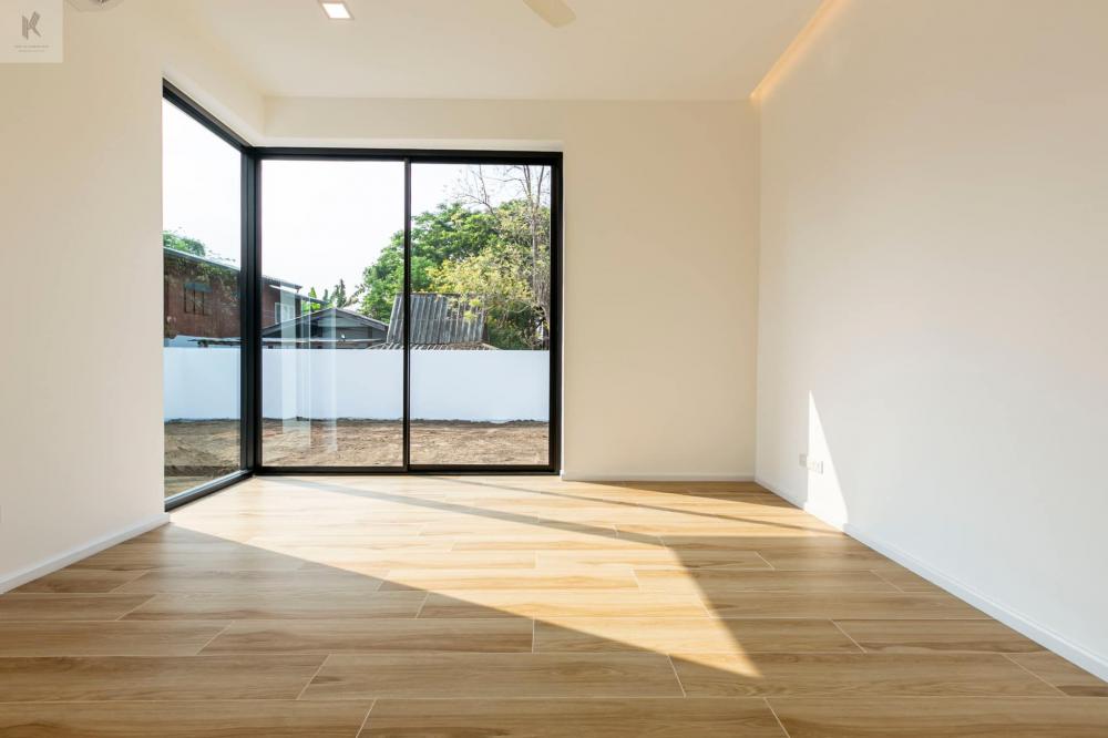 โมเดิร์นทรงกล่อง งบ 2.5 ล้าน พื้นที่ 200 ตร.ม. 3 ห้องนอน