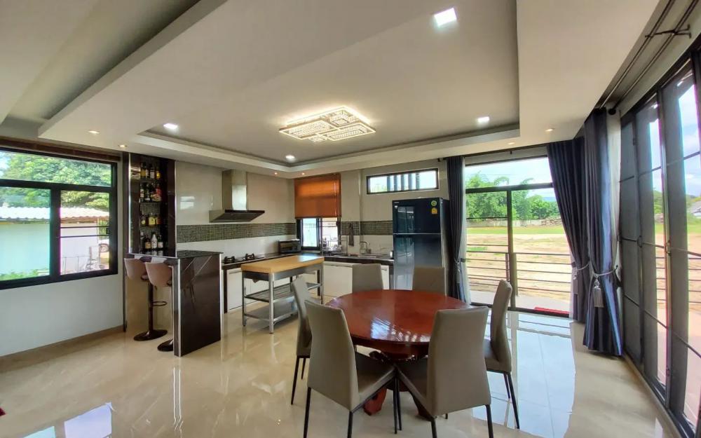 บ้านพักอาศัยสองชั้น แนวโมเดิร์นทรอลปิกครอล