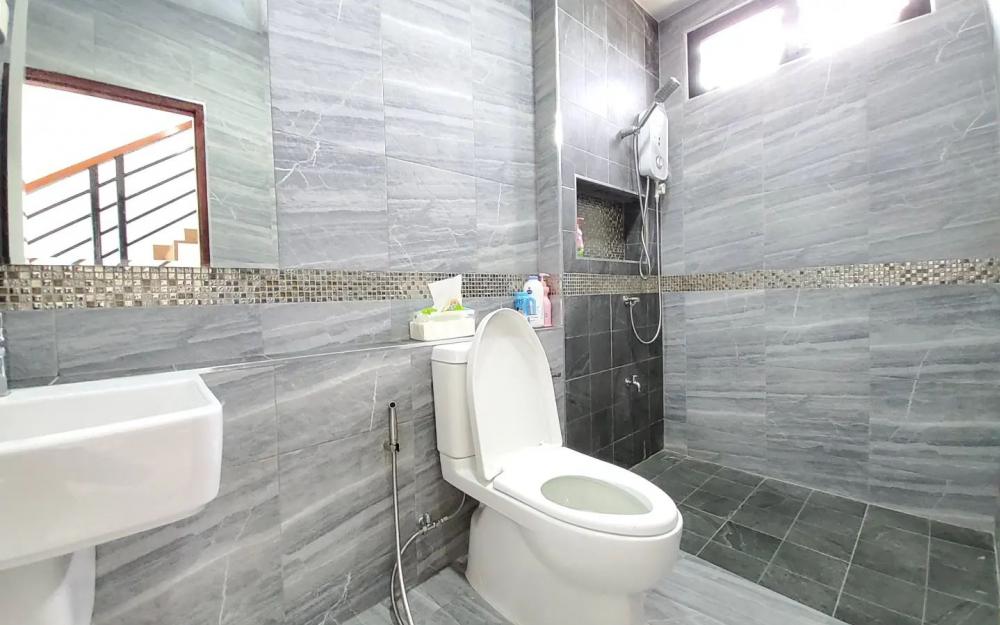 บ้านพักอาศัยสองชั้น แนวโมเดิร์นทรอลปิกครอล