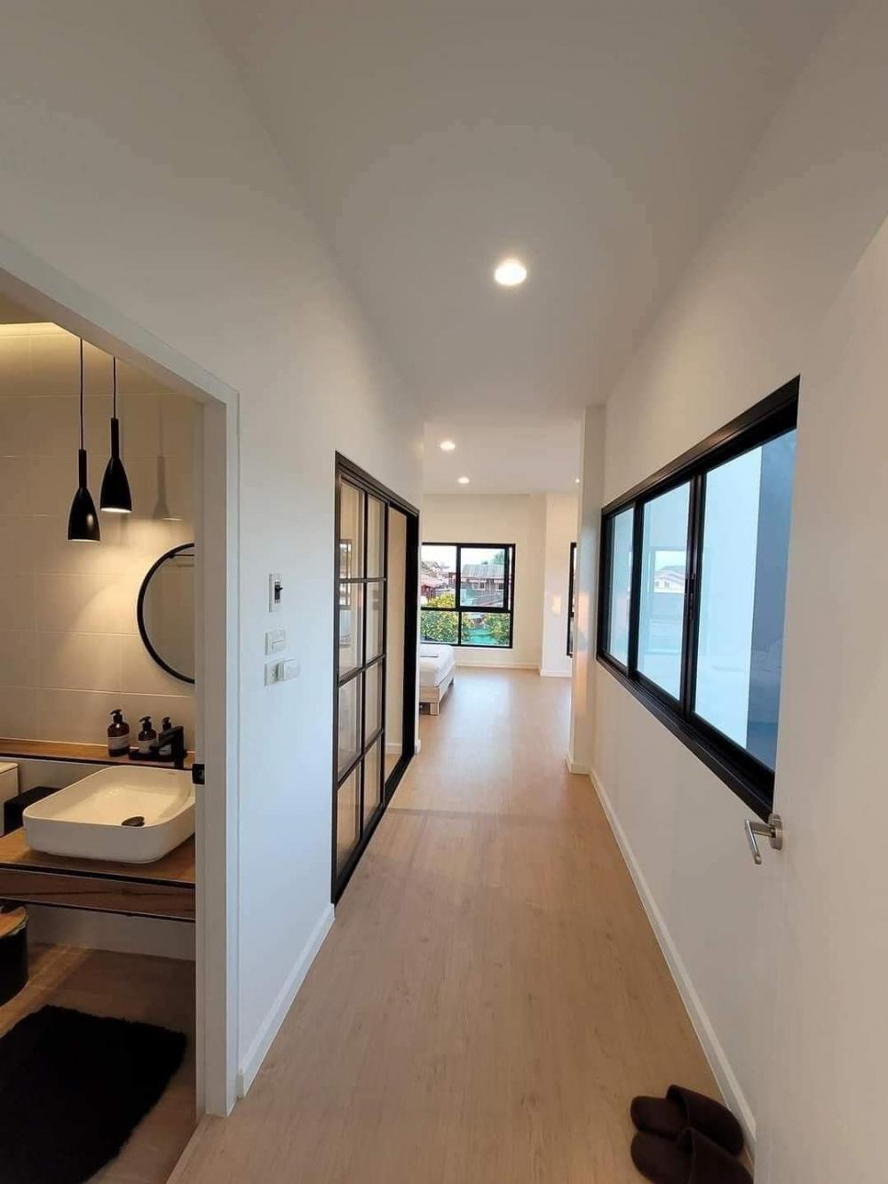 บ้านเดี่ยวสองชั้นโมเดิร์นสวยๆ 4 ห้องนอน 3 ห้องน้ำ