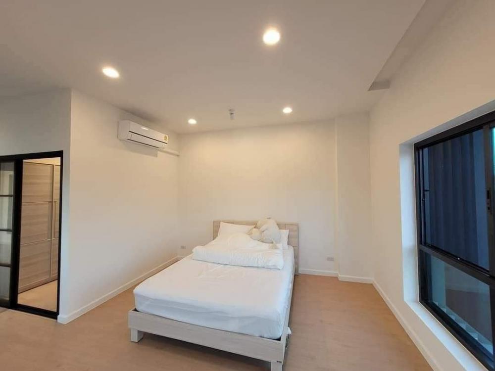 บ้านเดี่ยวสองชั้นโมเดิร์นสวยๆ 4 ห้องนอน 3 ห้องน้ำ