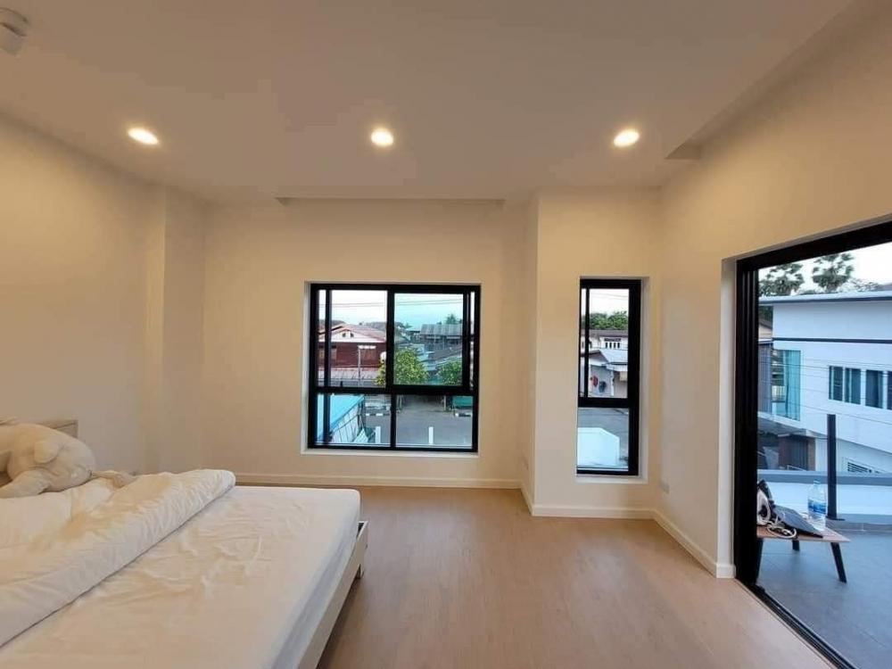 บ้านเดี่ยวสองชั้นโมเดิร์นสวยๆ 4 ห้องนอน 3 ห้องน้ำ