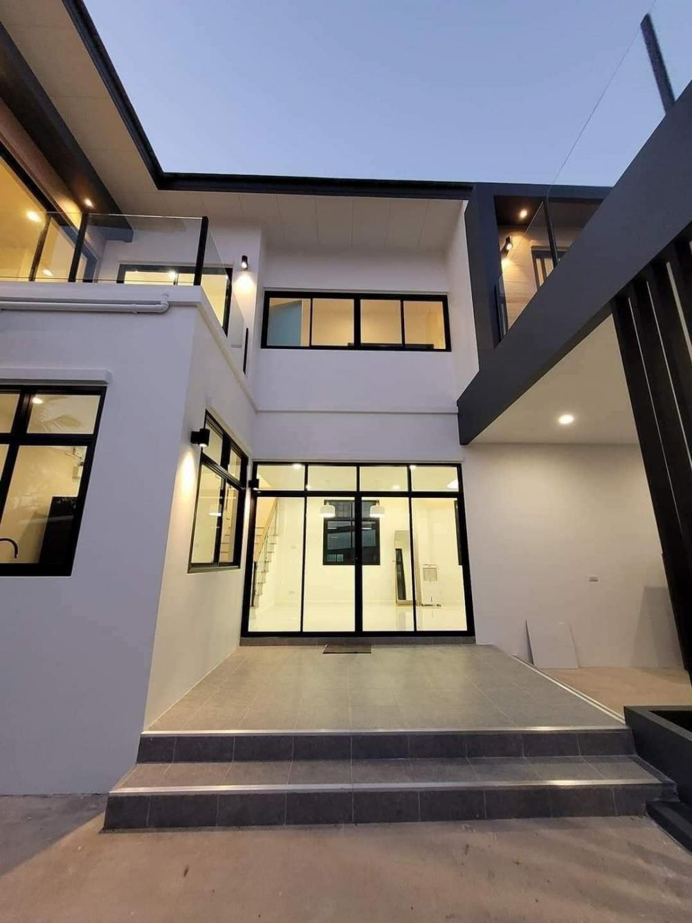 บ้านเดี่ยวสองชั้นโมเดิร์นสวยๆ 4 ห้องนอน 3 ห้องน้ำ