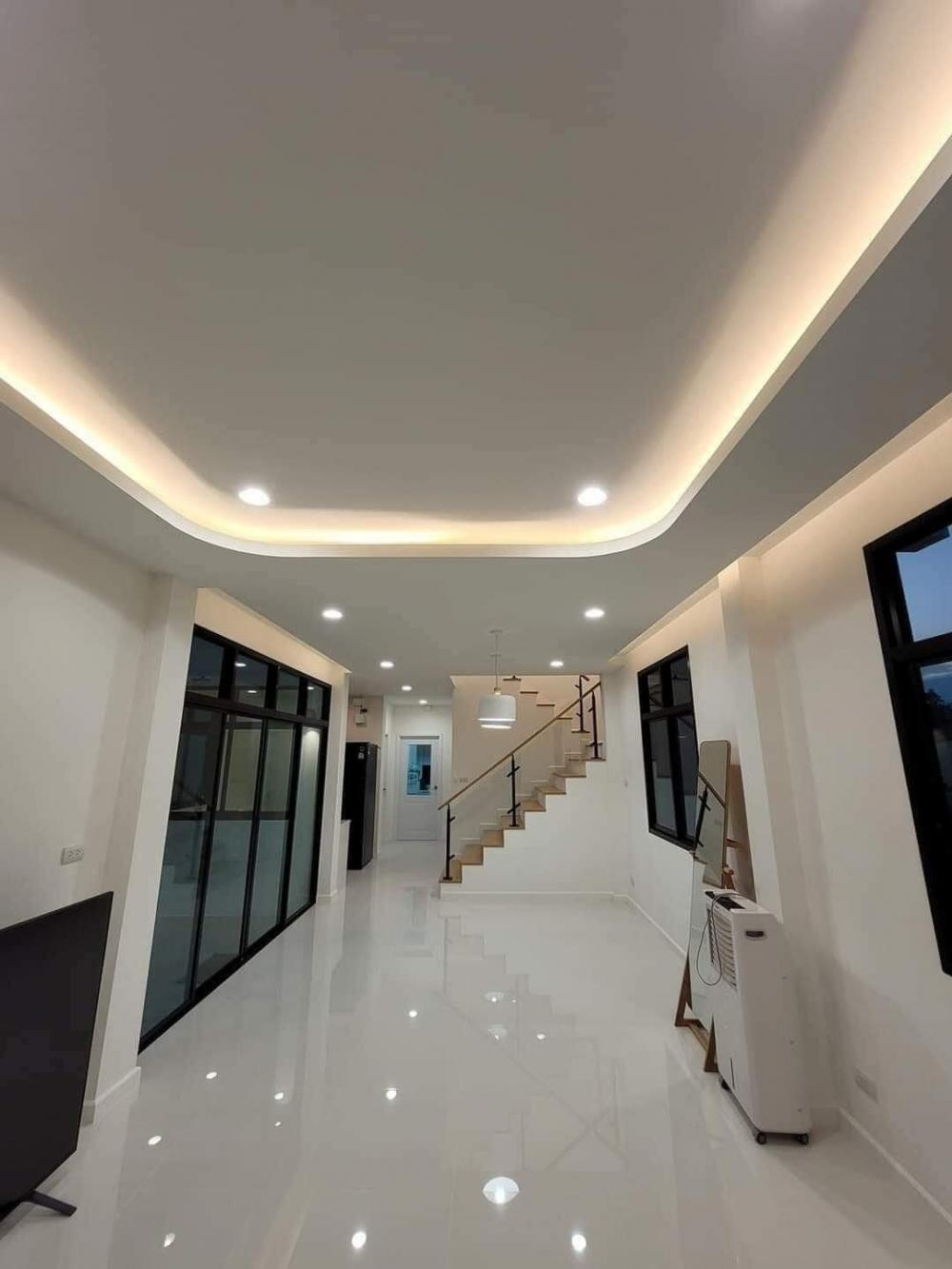 บ้านเดี่ยวสองชั้นโมเดิร์นสวยๆ 4 ห้องนอน 3 ห้องน้ำ