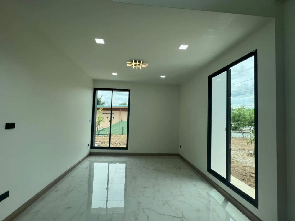 บ้านพักอาศัยสองชั้น (แนวทรอลปิกครอล) 4 ห้องนอน งบ 3.8 ล้านบาท