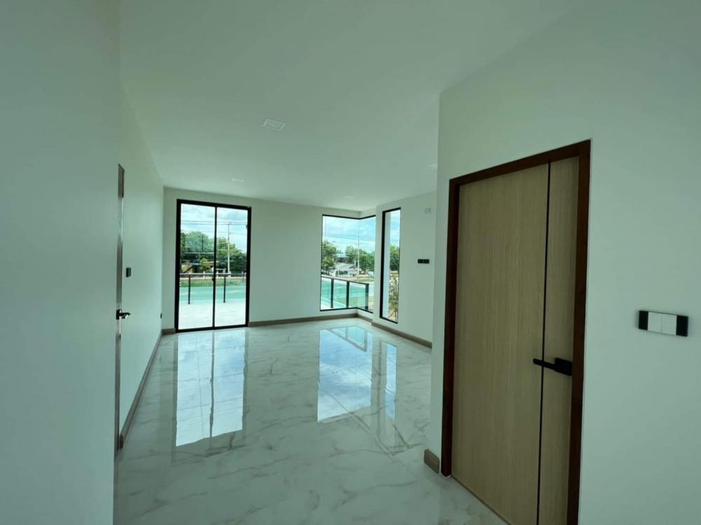 บ้านพักอาศัยสองชั้น (แนวทรอลปิกครอล) 4 ห้องนอน งบ 3.8 ล้านบาท