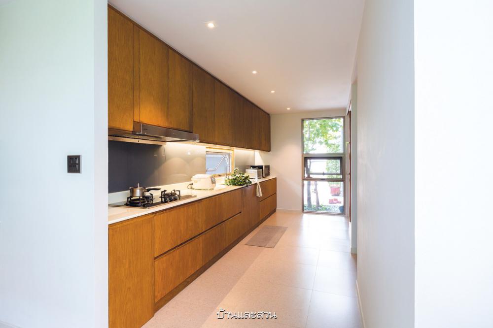 บ้านเก่าของครอบครัวปรับโฉมสู่ บ้านรีโนเวตของคนสามวัย ให้ดูโปร่งโล่ง อบอุ่น อยู่สบาย ใช้งานสะดวกมากขึ้นสำหรับผู้สูงอายุ