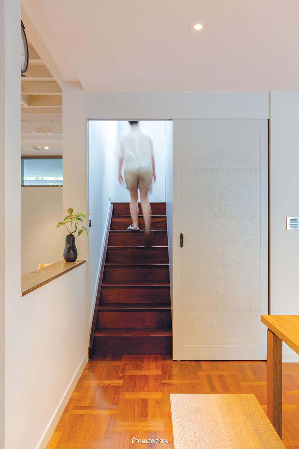 บ้านเก่าของครอบครัวปรับโฉมสู่ บ้านรีโนเวตของคนสามวัย ให้ดูโปร่งโล่ง อบอุ่น อยู่สบาย ใช้งานสะดวกมากขึ้นสำหรับผู้สูงอายุ