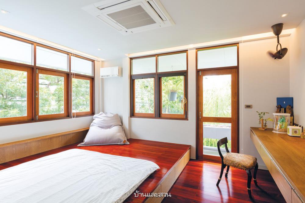 บ้านเก่าของครอบครัวปรับโฉมสู่ บ้านรีโนเวตของคนสามวัย ให้ดูโปร่งโล่ง อบอุ่น อยู่สบาย ใช้งานสะดวกมากขึ้นสำหรับผู้สูงอายุ