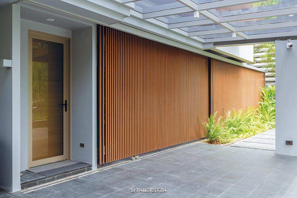 บ้านเก่าของครอบครัวปรับโฉมสู่ บ้านรีโนเวตของคนสามวัย ให้ดูโปร่งโล่ง อบอุ่น อยู่สบาย ใช้งานสะดวกมากขึ้นสำหรับผู้สูงอายุ